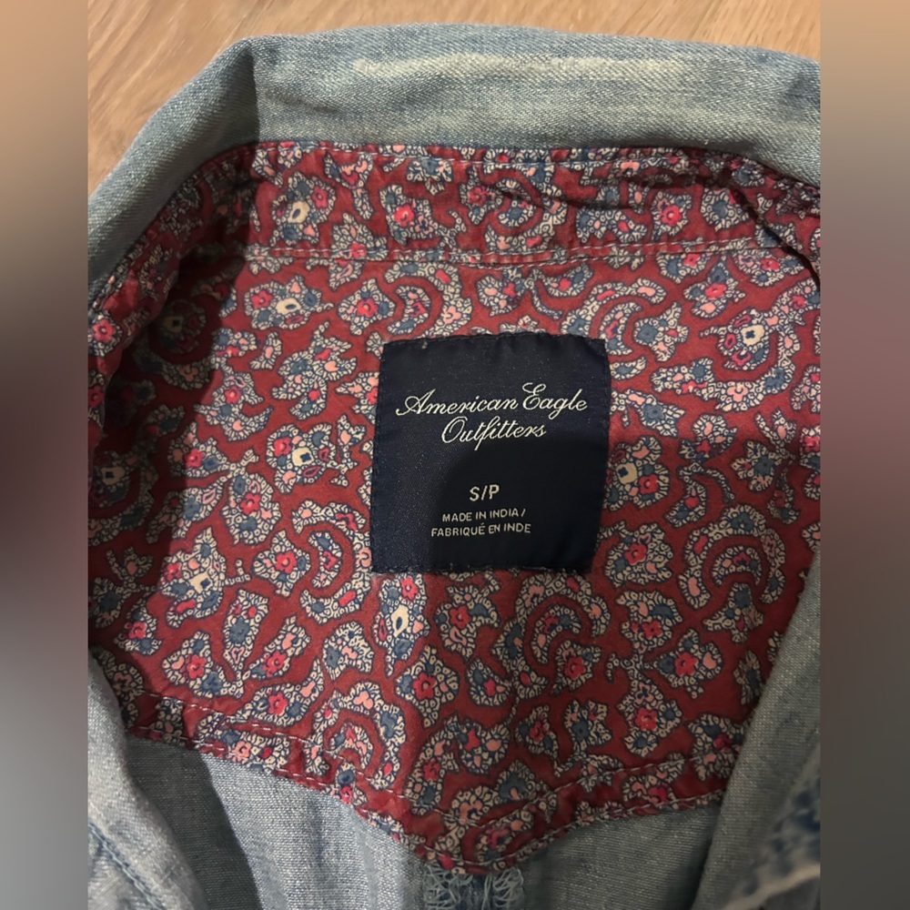 American Eagle Women’s Western 100% Cotton Denim button down shirt Size Small - Picture 5 of 6